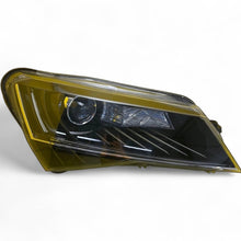 Laden Sie das Bild in den Galerie-Viewer, Frontscheinwerfer Skoda Superb III 3V1941016B Xenon Rechts Headlight