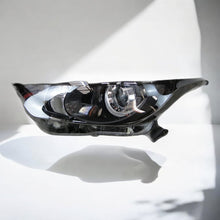 Load image into Gallery viewer, Frontscheinwerfer Toyota Yaris Xenon Ein Stück (Rechts oder Links) Headlight