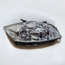 Laden Sie das Bild in den Galerie-Viewer, Frontscheinwerfer Toyota Auris 81130-02A40 Rechts Scheinwerfer Headlight