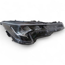 Laden Sie das Bild in den Galerie-Viewer, Frontscheinwerfer Toyota Corolla Hatchback 81110-02S60 LED Rechts oder Links
