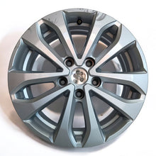 Laden Sie das Bild in den Galerie-Viewer, 1x Alufelge 16 Zoll 6.5&quot; 5x114.3 44ET Glanz Silber 403007521R Renault Zoe
