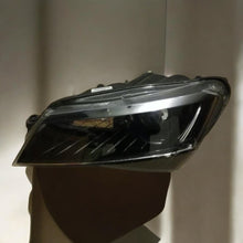 Laden Sie das Bild in den Galerie-Viewer, Frontscheinwerfer Skoda Superb III 3V1941015C Xenon Links Scheinwerfer Headlight