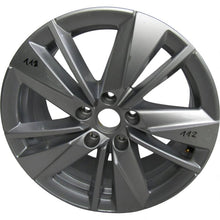 Laden Sie das Bild in den Galerie-Viewer, 1x Alufelge 17 Zoll 7.0&quot; 5x112 45ET 57A601025 Skoda Karoq Rim Wheel