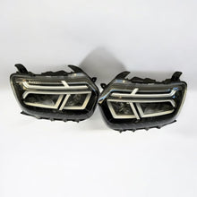 Load image into Gallery viewer, Frontscheinwerfer Dacia Duster 260106194R 260602465R Rechts oder Links