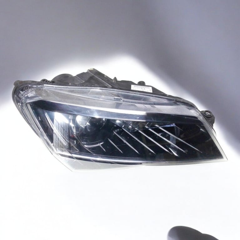 Frontscheinwerfer Skoda Superb III 3V1941016B Xenon Rechts Headlight
