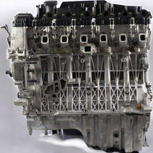 Laden Sie das Bild in den Galerie-Viewer, Motor BMW E60 E61 306D3 3.0 Diesel Engine Unkomplett