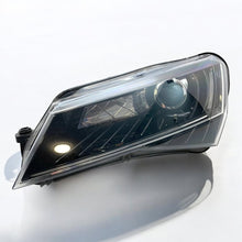 Laden Sie das Bild in den Galerie-Viewer, Frontscheinwerfer Skoda Superb III 3V1941015A Links Scheinwerfer Headlight