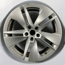 Laden Sie das Bild in den Galerie-Viewer, 1x Alufelge 19 Zoll 8.0&quot; 5x112 45ET Glanz Silber 5LA601025B Skoda Enyaq