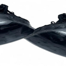 Load image into Gallery viewer, Frontscheinwerfer Volvo V40 Xenon Ein Stück (Rechts oder Links) Headlight SCH1709974325zw