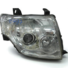 Laden Sie das Bild in den Galerie-Viewer, Frontscheinwerfer Mitsubishi Pajero IV Xenon Rechts Scheinwerfer Headlight