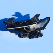 Laden Sie das Bild in den Galerie-Viewer, Frontscheinwerfer Mazda III BCJH-51040 LED Links Scheinwerfer Headlight