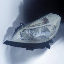 Laden Sie das Bild in den Galerie-Viewer, Frontscheinwerfer Renault Clio III Links Scheinwerfer Headlight SCH5629903208nb