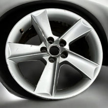Laden Sie das Bild in den Galerie-Viewer, 1x Alufelge 16 Zoll 7.0&quot; 5x100 43ET Glanz Silber 6J0601025L Seat Rim Wheel