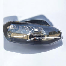 Laden Sie das Bild in den Galerie-Viewer, Frontscheinwerfer VW Polo 2G1941006 Rechts Scheinwerfer Headlight