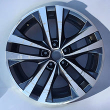 Laden Sie das Bild in den Galerie-Viewer, 1x Alufelge 18 Zoll 7.5" 5x114.3 39ET Glanz Graphit 403006881R Mg Rim Wheel FEL1844709120ds