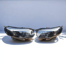 Laden Sie das Bild in den Galerie-Viewer, Frontscheinwerfer Opel Zafira A Vivaro 9832837680 Xenon Links Headlight
