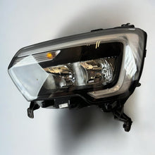 Load image into Gallery viewer, Frontscheinwerfer Renault Master 260607867R Links Scheinwerfer Headlight