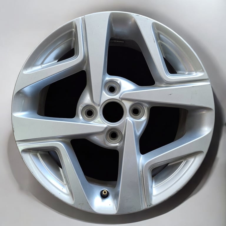 1x Alufelge 15 Zoll 6.0" 4x100 48ET Glanz Silber 52910-K7100 Hyundai I10 I20