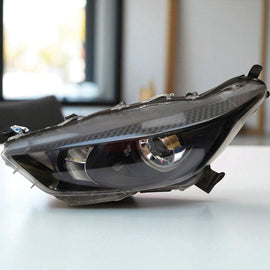 Frontscheinwerfer Mazda IV Yaris Links Scheinwerfer Headlight