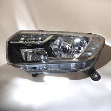 Laden Sie das Bild in den Galerie-Viewer, Frontscheinwerfer Dacia Logan Sandero II 260605665R Links Scheinwerfer Headlight
