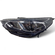 Laden Sie das Bild in den Galerie-Viewer, Frontscheinwerfer Hyundai I30 III G4921-64010 Ein Stück (Rechts oder Links) SCH5163263947vp