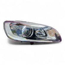 Load image into Gallery viewer, Frontscheinwerfer Volvo S60 V60 31420264 31420254 Xenon Rechts Headlight SCH9561714190oe