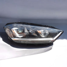 Load image into Gallery viewer, Frontscheinwerfer VW Golf Sportsvan 517941032B Xenon Rechts Headlight SCH8101899771je