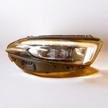 Laden Sie das Bild in den Galerie-Viewer, Frontscheinwerfer Mercedes-Benz W177 A1779066201A1779066201 Rechts oder Links SCH3631049502ko