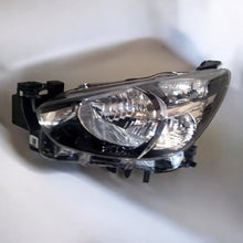 Laden Sie das Bild in den Galerie-Viewer, Frontscheinwerfer Mazda 2 D85J51040 LED Links Scheinwerfer Headlight