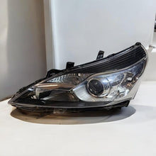 Load image into Gallery viewer, Frontscheinwerfer Toyota Verso 81150-0F161-00 Links Scheinwerfer Headlight SCH4342734731kl