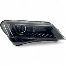 Laden Sie das Bild in den Galerie-Viewer, Frontscheinwerfer Skoda Superb III 3V1941016A Xenon Rechts Headlight