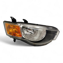 Laden Sie das Bild in den Galerie-Viewer, Frontscheinwerfer Mitsubishi Colt I 8301B80 Rechts Scheinwerfer Headlight