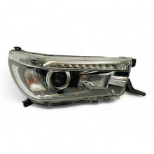 Laden Sie das Bild in den Galerie-Viewer, Frontscheinwerfer Toyota Hilux VIII 0K-56 2015-N1 LED Rechts Headlight SCH2909030286ns
