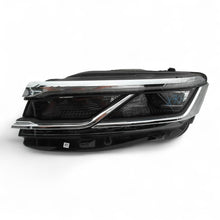 Laden Sie das Bild in den Galerie-Viewer, Frontscheinwerfer VW Touareg 761941081 Ein Stück (Rechts oder Links) Headlight