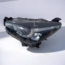 Laden Sie das Bild in den Galerie-Viewer, Frontscheinwerfer Mazda II Links Scheinwerfer Headlight