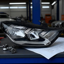 Laden Sie das Bild in den Galerie-Viewer, Frontscheinwerfer Audi A1 82A941004 Rechts Scheinwerfer Headlight SCH2484681824fq