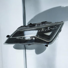 Load image into Gallery viewer, Frontscheinwerfer Seat Leon 5F1941007F LED Links Scheinwerfer Headlight