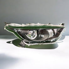 Load image into Gallery viewer, Frontscheinwerfer Toyota Yaris 81150-02 Rechts Scheinwerfer Headlight SCH3107459531si