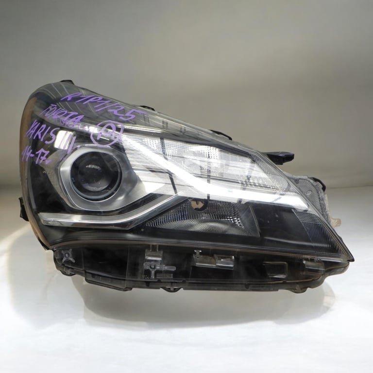 Frontscheinwerfer Toyota Yaris LED Rechts Scheinwerfer Headlight