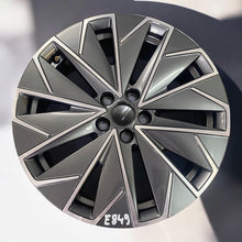 Laden Sie das Bild in den Galerie-Viewer, 1x Alufelge 17 Zoll 6.5&quot; 5x100 40ET 685601025 Skoda Kamiq Rim Wheel