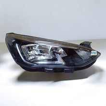 Laden Sie das Bild in den Galerie-Viewer, Frontscheinwerfer Ford Focus MX7B-13E014-CC Rechts Scheinwerfer Headlight