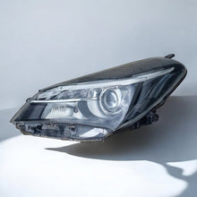 Load image into Gallery viewer, Frontscheinwerfer Toyota Yaris Xenon Links Scheinwerfer Headlight
