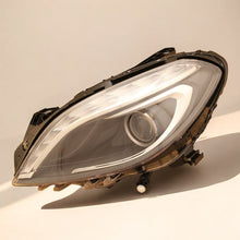 Laden Sie das Bild in den Galerie-Viewer, Frontscheinwerfer Mercedes-Benz W246 Xenon Links Scheinwerfer Headlight