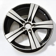 Laden Sie das Bild in den Galerie-Viewer, 1x Alufelge 18 Zoll 8.5" 5x112 52ET Glanz A2064014800 Mercedes-Benz Rim Wheel