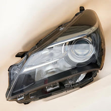 Load image into Gallery viewer, Frontscheinwerfer Toyota Yaris Links Scheinwerfer Headlight