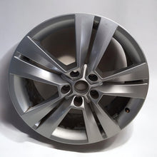 Load image into Gallery viewer, 1x Alufelge 18 Zoll 7.0&quot; 5x112 45ET Glanz Silber 57A601025E Skoda Karoq