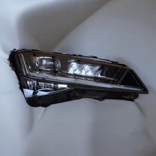 Load image into Gallery viewer, Frontscheinwerfer Skoda Superb III 3V1941016D Rechts Scheinwerfer Headlight