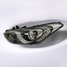 Load image into Gallery viewer, Frontscheinwerfer Hyundai I30 92101-A6080 Links Scheinwerfer Headlight