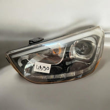 Load image into Gallery viewer, Frontscheinwerfer Hyundai Ix35 Links Scheinwerfer Headlight