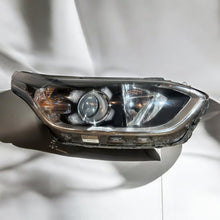 Laden Sie das Bild in den Galerie-Viewer, Frontscheinwerfer Kia Ceed 92102-J7051 J791-22040 J792111020 Rechts Headlight